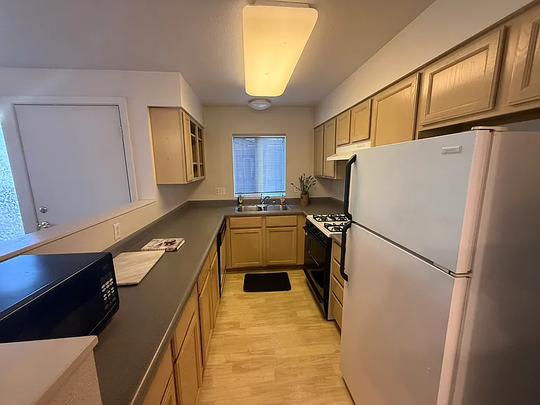 1509 H St #B — Photo 7
