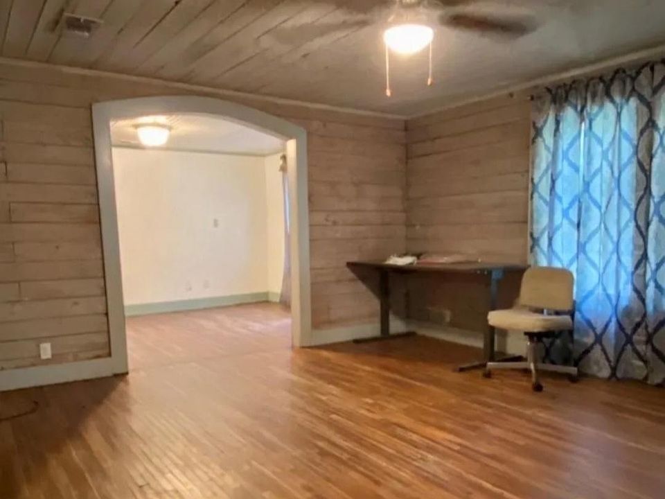 2nd image of 308 Lake St