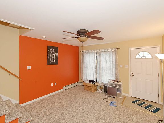 4th image of 326 N 6th Ave