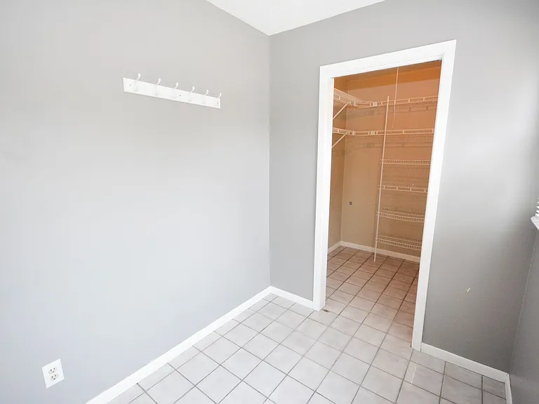1320 2nd St SE — Photo 3