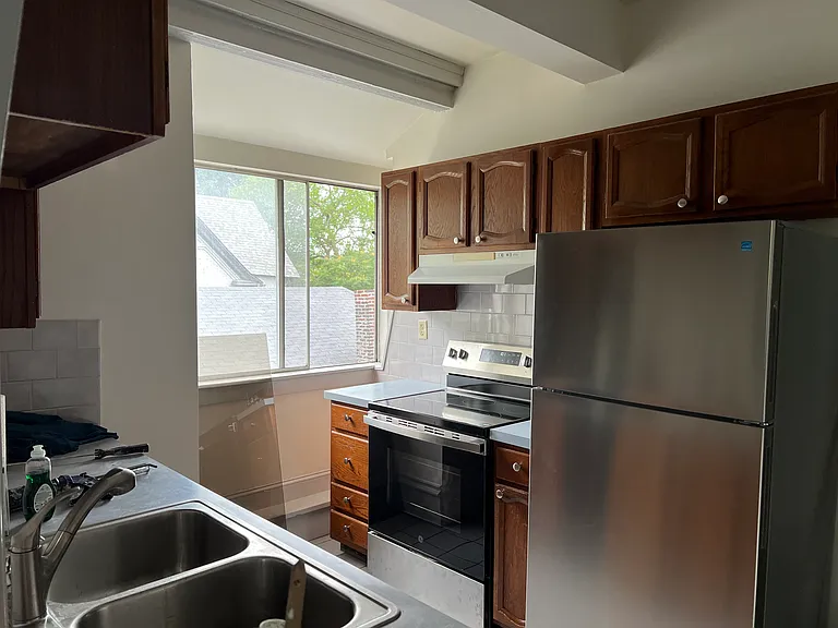 402 S Winebiddle St #3 — Photo 3