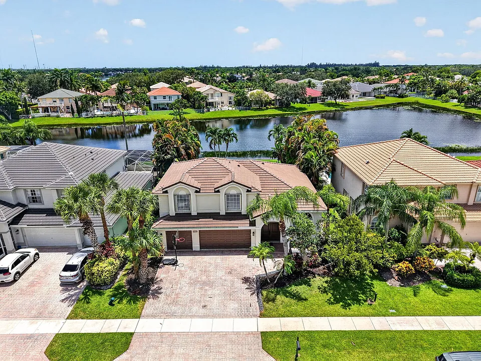 4085 Bahia Isle Cir