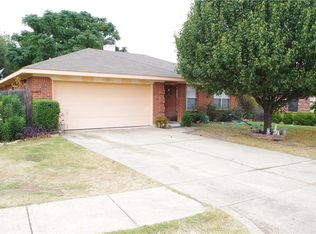 524 S Las Vegas Trl, White Settlement, TX 76108