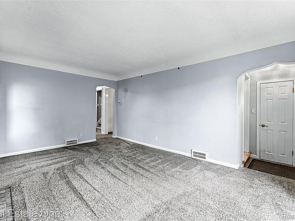4th image of 14583 Poplar St