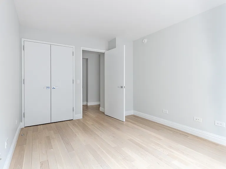 235 W 48th St #14J — Photo 3