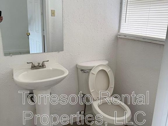 4th image of 1334 W Lullwood Ave #B