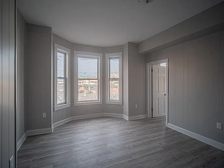 145 London St #2 — Photo 4