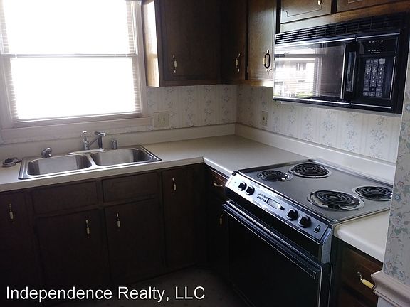 3rd image of 5008 Chancellor Sq NW #D