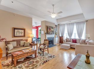 950 Glenwood Station Ln UNIT 201, Charlottesville, VA 22901