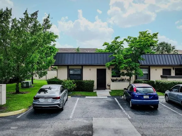 124 NW 93rd Avenue #101, Pembroke Pines, FL 33024