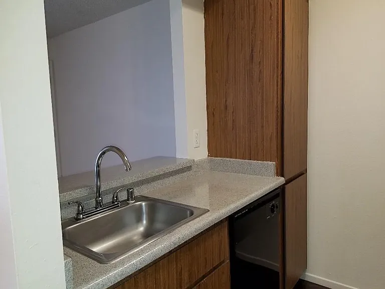 Eastridge Apartments — Photo 29