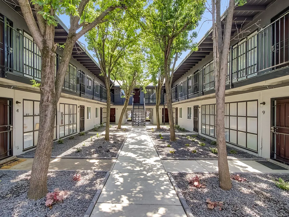Sunset Crossings Apartments