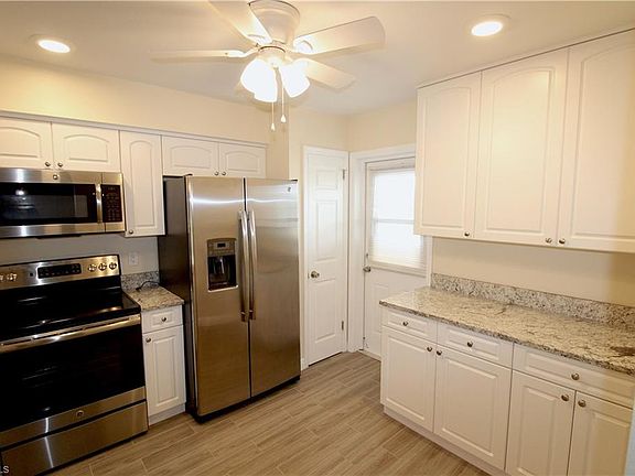 3rd image of 1715 Golf Club Dr APT 7