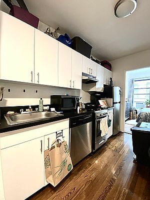 2nd image of 214 E 89th St #16A