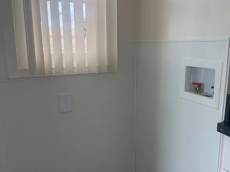 4539 Clairemont Dr — Photo 15
