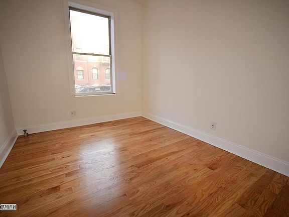 5th image of 3152 35th St APT 1F