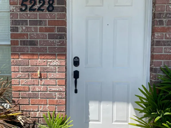 5228 Bogdonoff Dr, Seffner, FL 33584