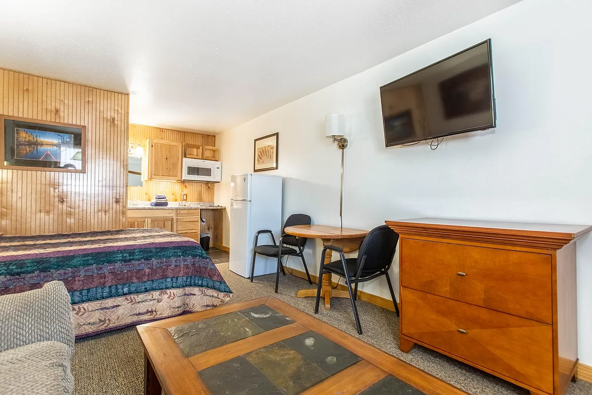 Building Photo - 102 N Maple Ave #12