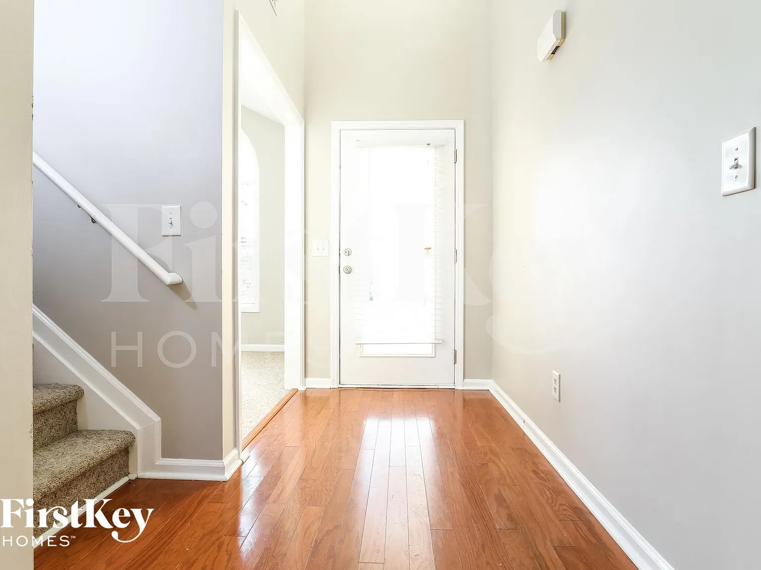 3 bed, 2.5 bath, 1921 sqft, $2,360 — Photo 2