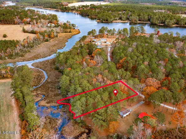 2 Whitehall Road, Arapahoe, NC 28510