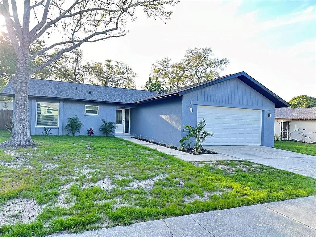 3 bed, 2.0 bath, 1345 sqft, $2,600 — Photo 2