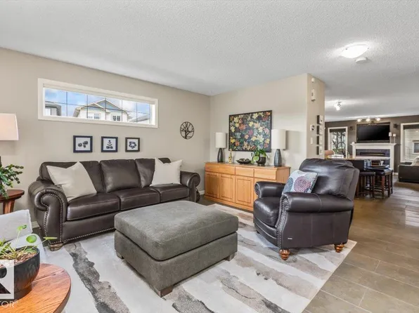 1086 Grantham Dr NW, Edmonton, AB T5T 0W2