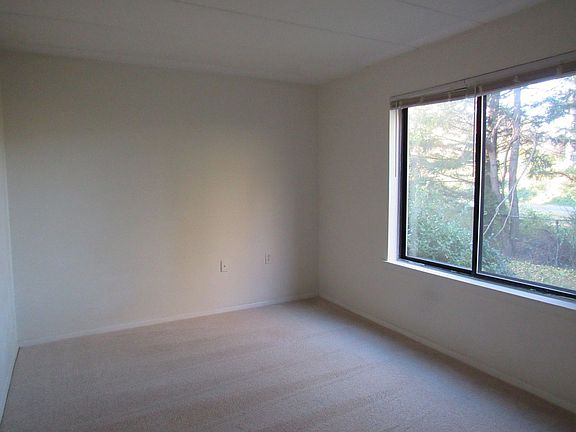 5th image of 125 Clubhouse Dr SW Unit 5