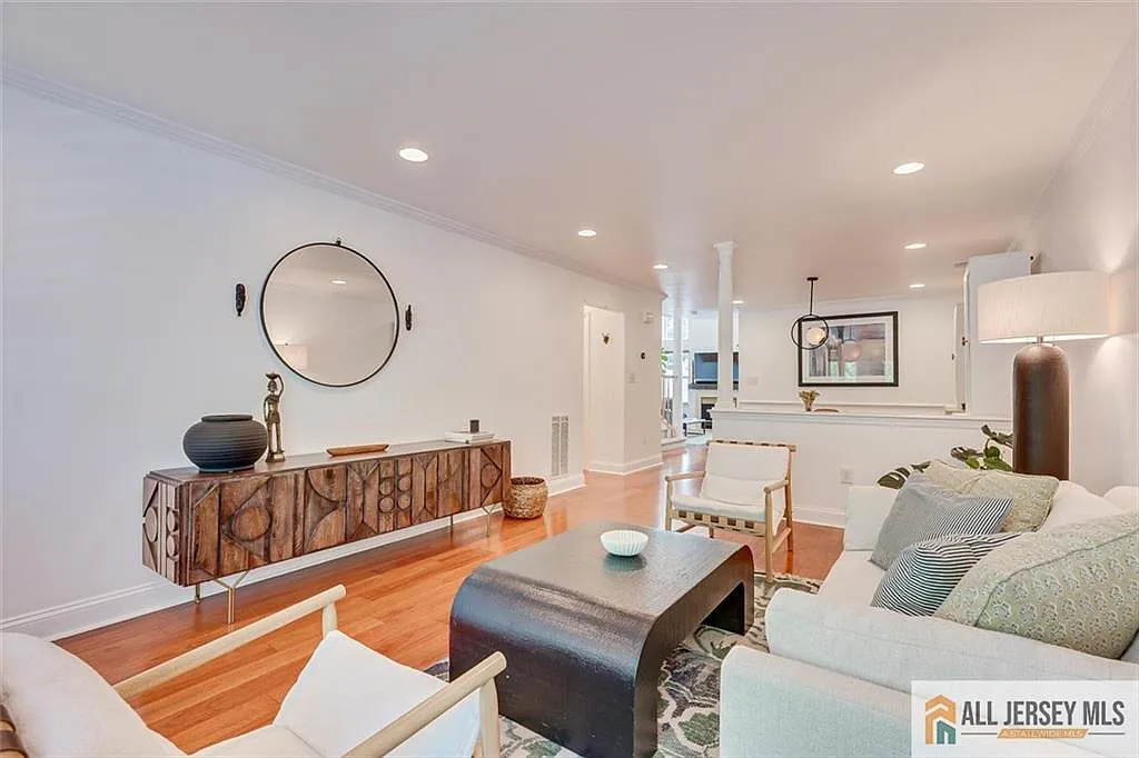 3 bed, 2.5 bath, $3,700 — Photo 4