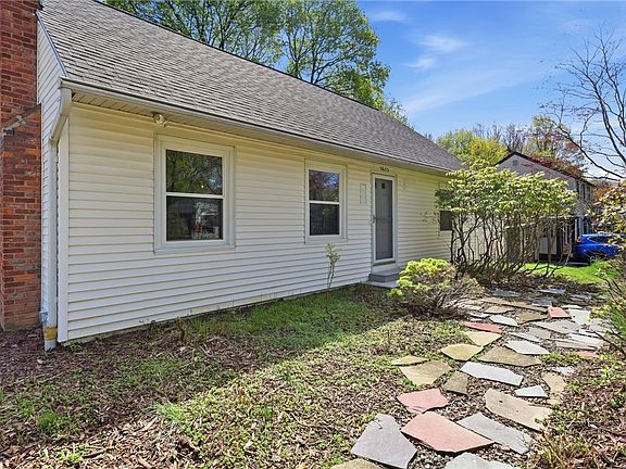 3rd image of 2632 Oakview Dr