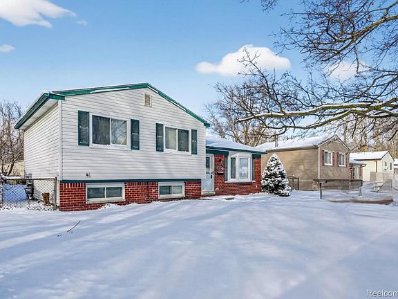 2nd image of 15654 Isabelle St