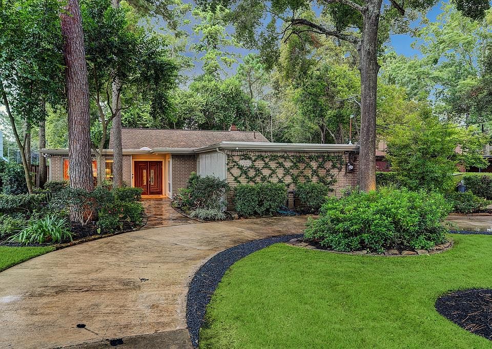 1st image of 8323 Hunters Creek Dr