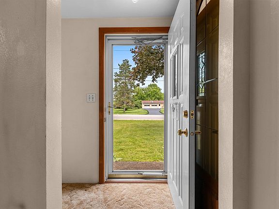 3rd image of 5067 Glendale Ave