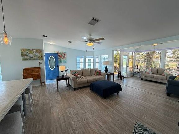 4th image of 2121 Bayou Dr S