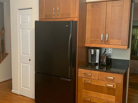 4th image of 678 Ivy League Ln