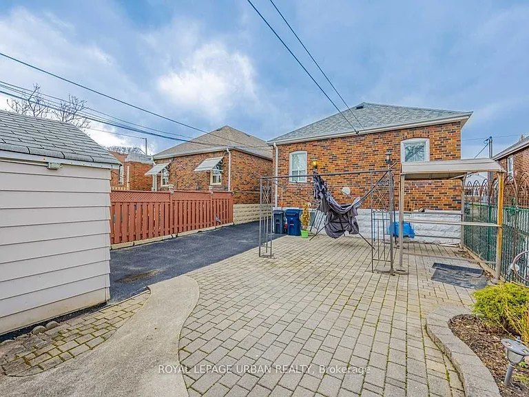 377 Mortimer Ave #BASEMENT — Photo 21