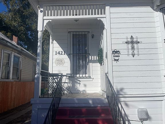 5th image of 1421 E Oak St