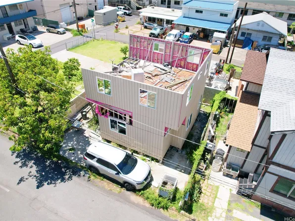 905 Akau Ln, Honolulu, HI 96817