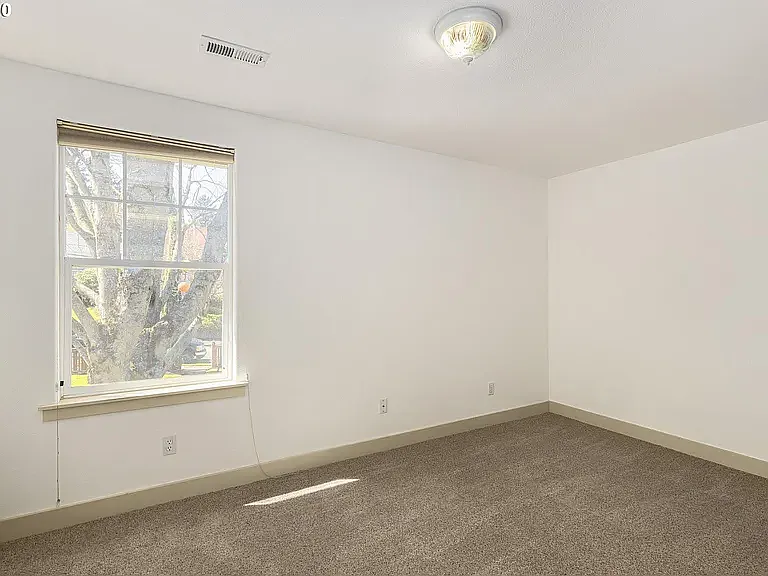 116 SE 72nd Ave — Photo 10