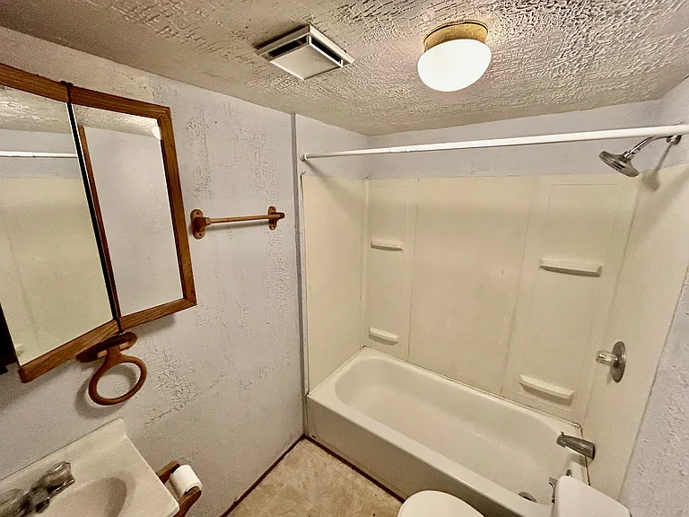 208 E Main St #2 — Photo 4