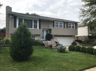 8748 Beechnut Rd, Hickory Hills, IL 60457