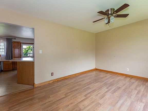 4th image of 403 N 3rd St