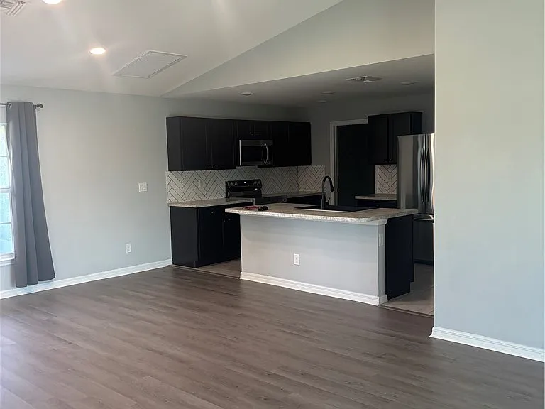 1143 NW 4th Pl — Photo 5