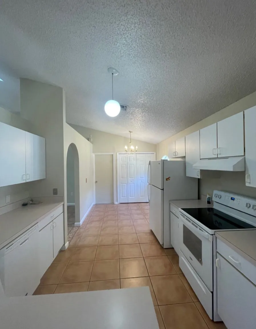 4 bed, 2.0 bath, 1850 sqft, $2,250 — Photo 4