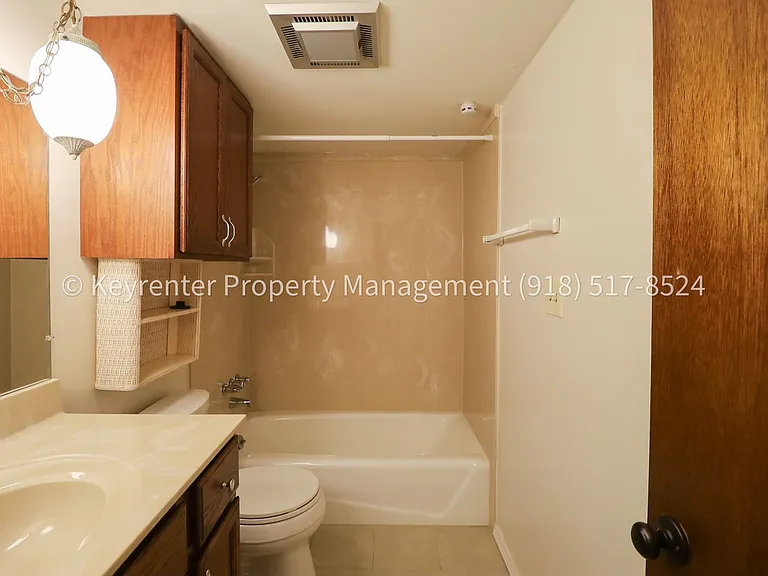 6828 E 47th St S — Photo 29