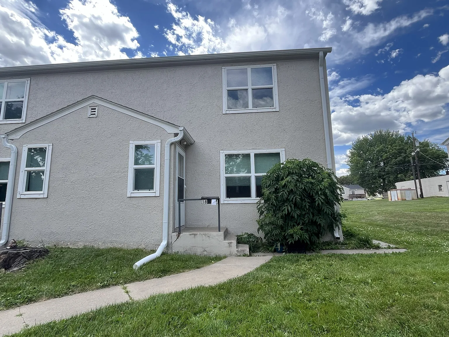 2 bed, 1000 sqft, $1,399 — Photo 3