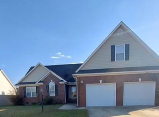 5613 Edwin Deaver Dr, Hope Mills, NC 28348