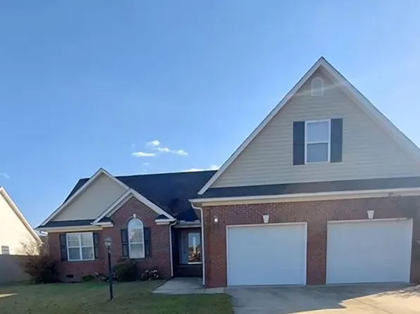 5613 Edwin Deaver Dr, Hope Mills, NC 28348