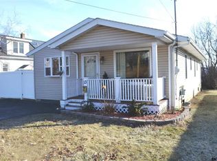 13 Hampton St, Menands, NY 12204