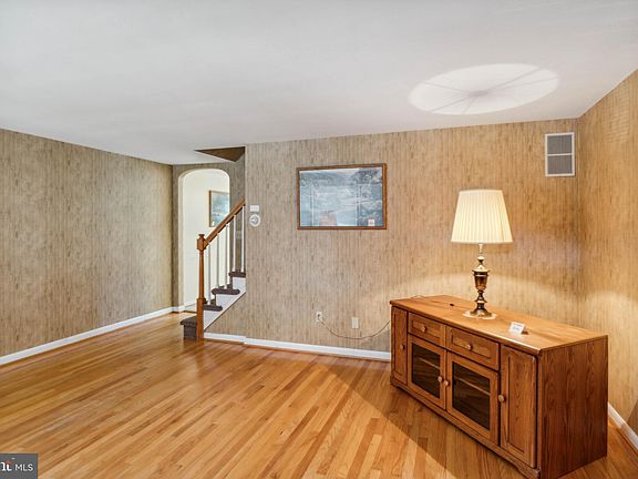 5th image of 1135 Linden Ave