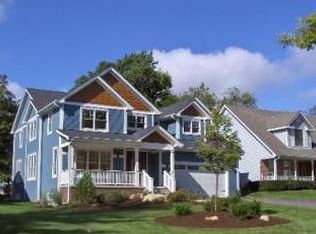 832 Sunset Rd, Wheaton, IL 60189